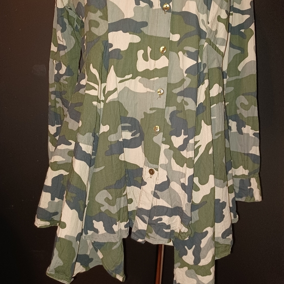 New York & Company Camouflage blouse - Picture 3 of 6